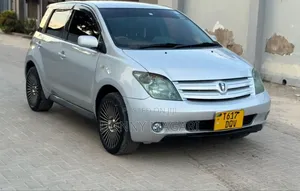Toyota IST 2005 Silver