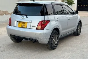 Toyota IST 2005 Silver