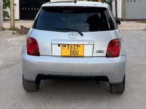 Toyota IST 2005 Silver