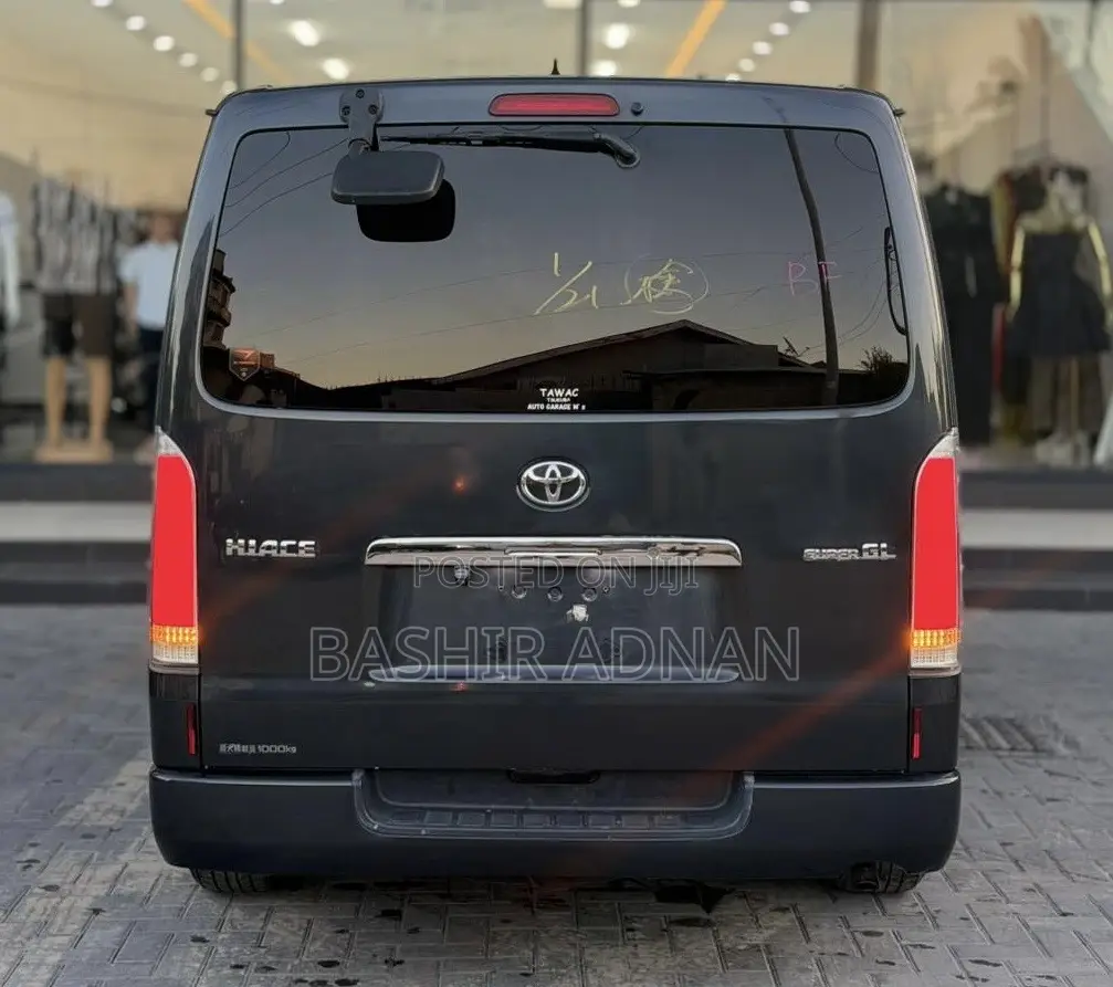 Toyota HiAce 2005 Grey