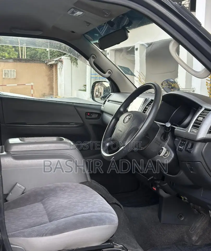 Toyota HiAce 2005 Grey