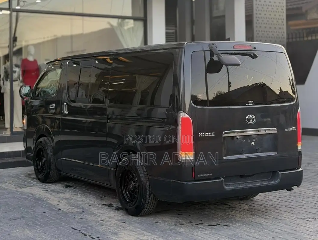 Toyota HiAce 2005 Grey