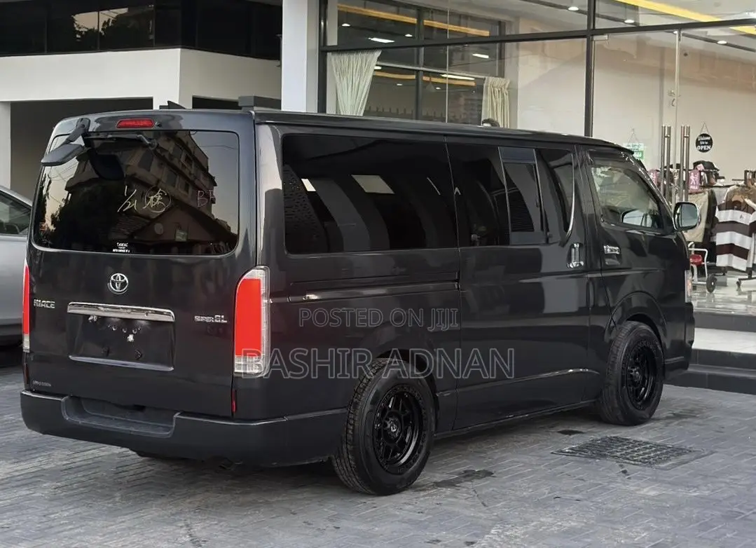 Toyota HiAce 2005 Grey