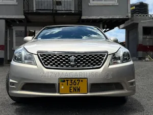 Toyota Crown 2010 Beige