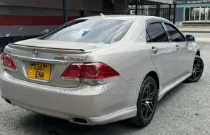 Toyota Crown 2010 Beige