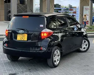 Toyota Ractis 1.5 FWD 2012 Black