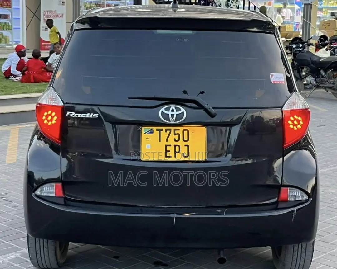 Toyota Ractis 1.5 FWD 2012 Black