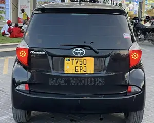 Toyota Ractis 1.5 FWD 2012 Black