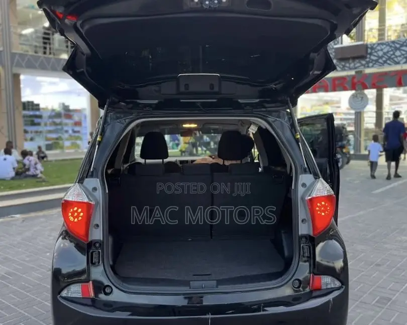 Toyota Ractis 1.5 FWD 2012 Black