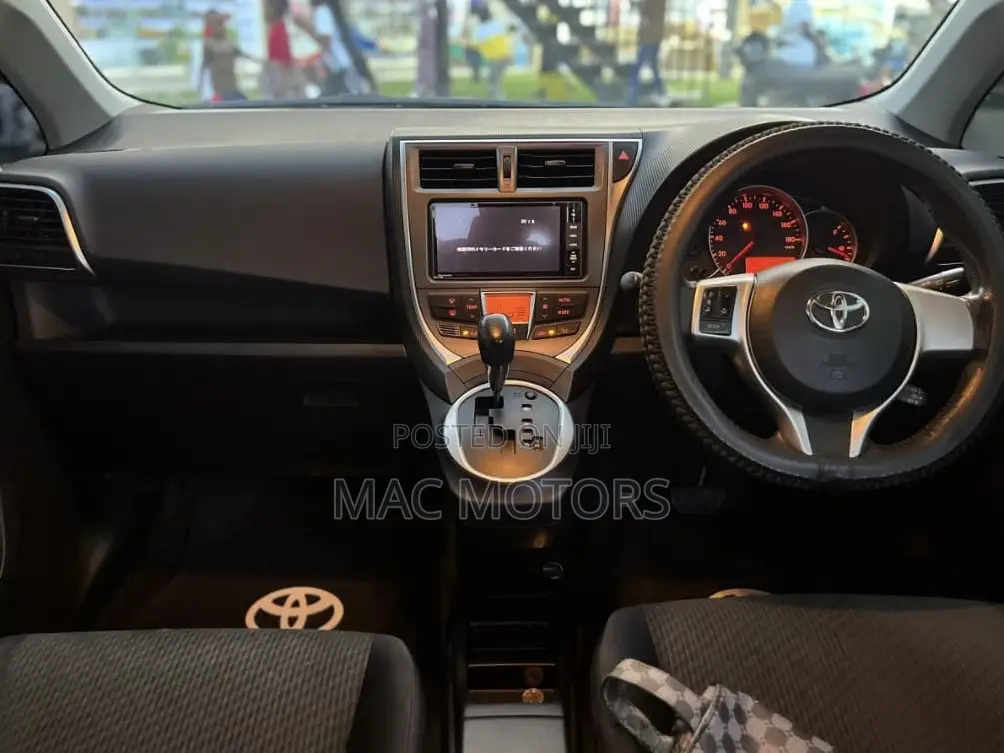 Toyota Ractis 1.5 FWD 2012 Black