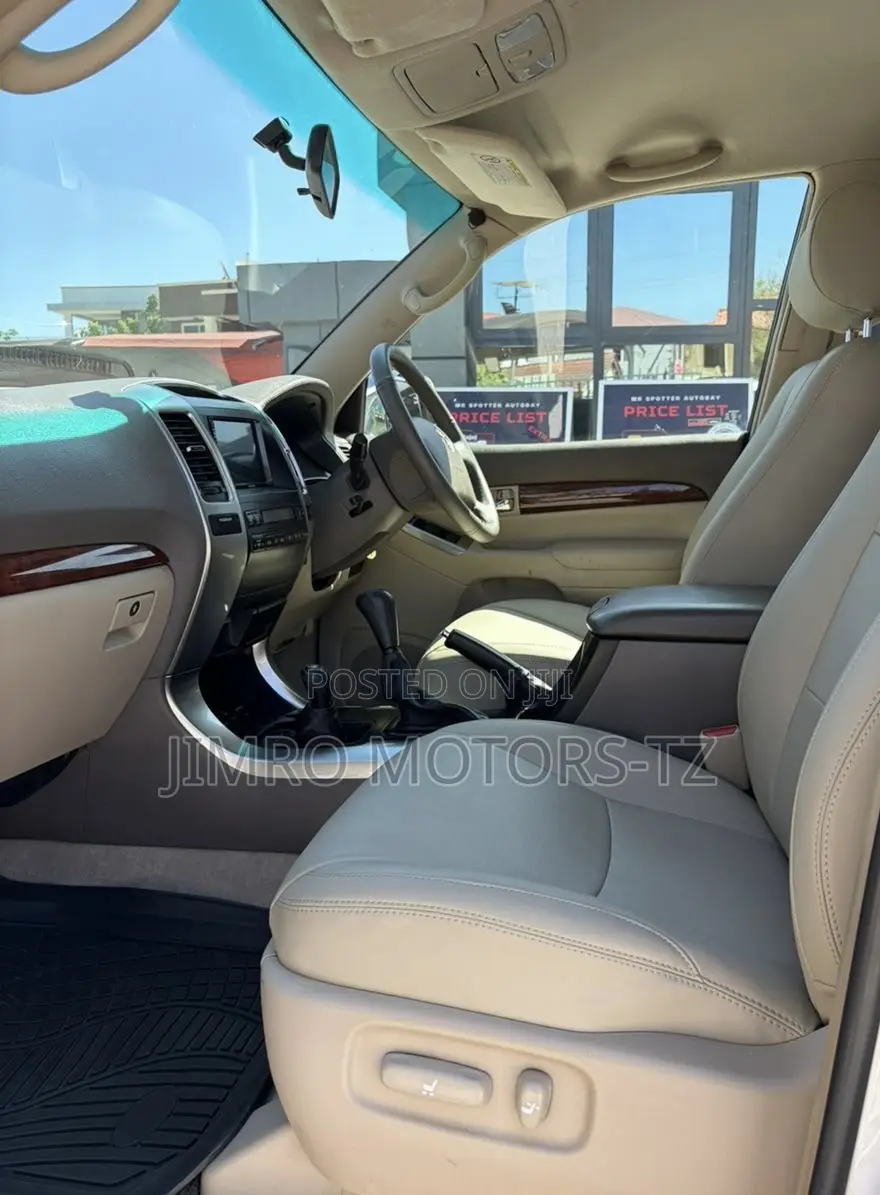Toyota Land Cruiser Prado 2004 White
