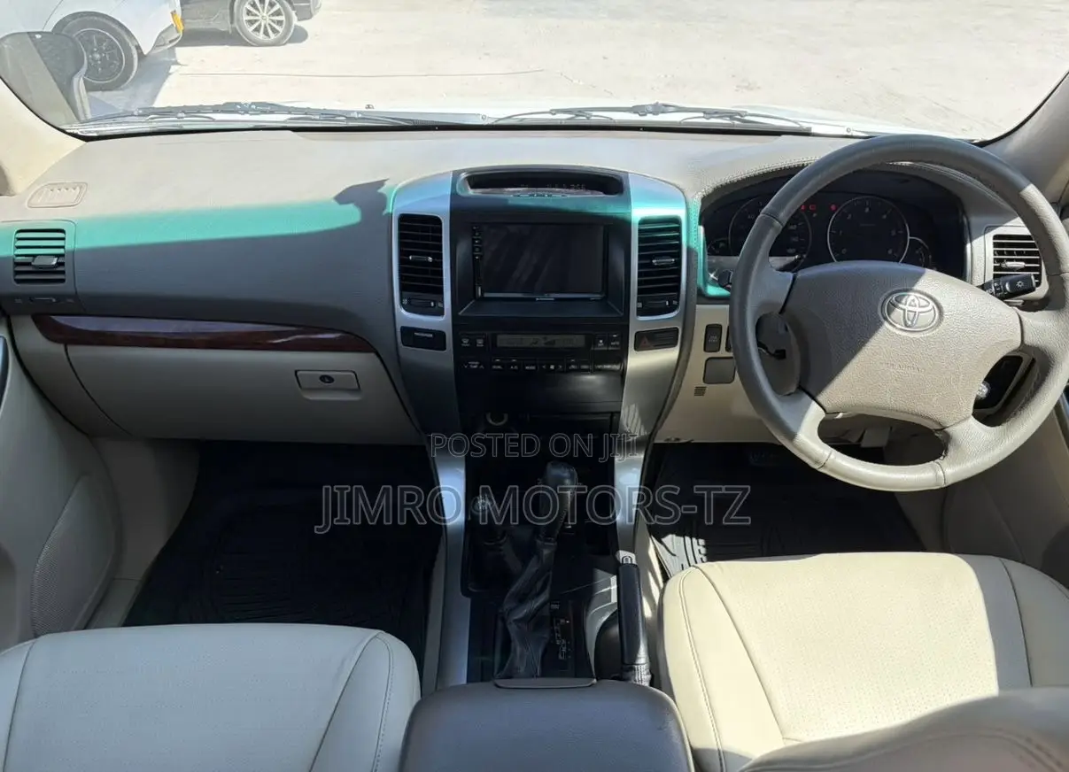 Toyota Land Cruiser Prado 2004 White