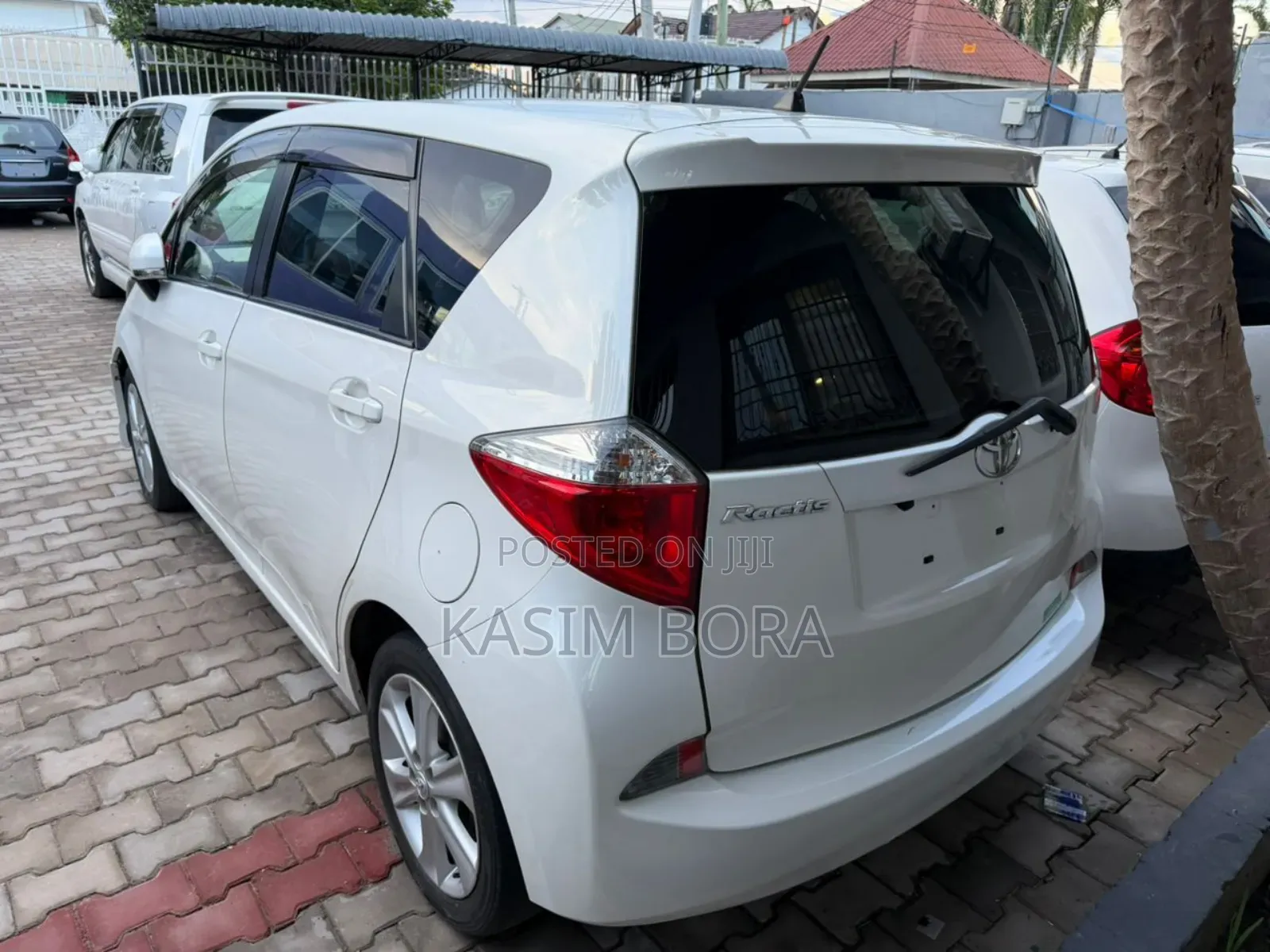 Toyota Ractis 1.3 FWD 2012 White