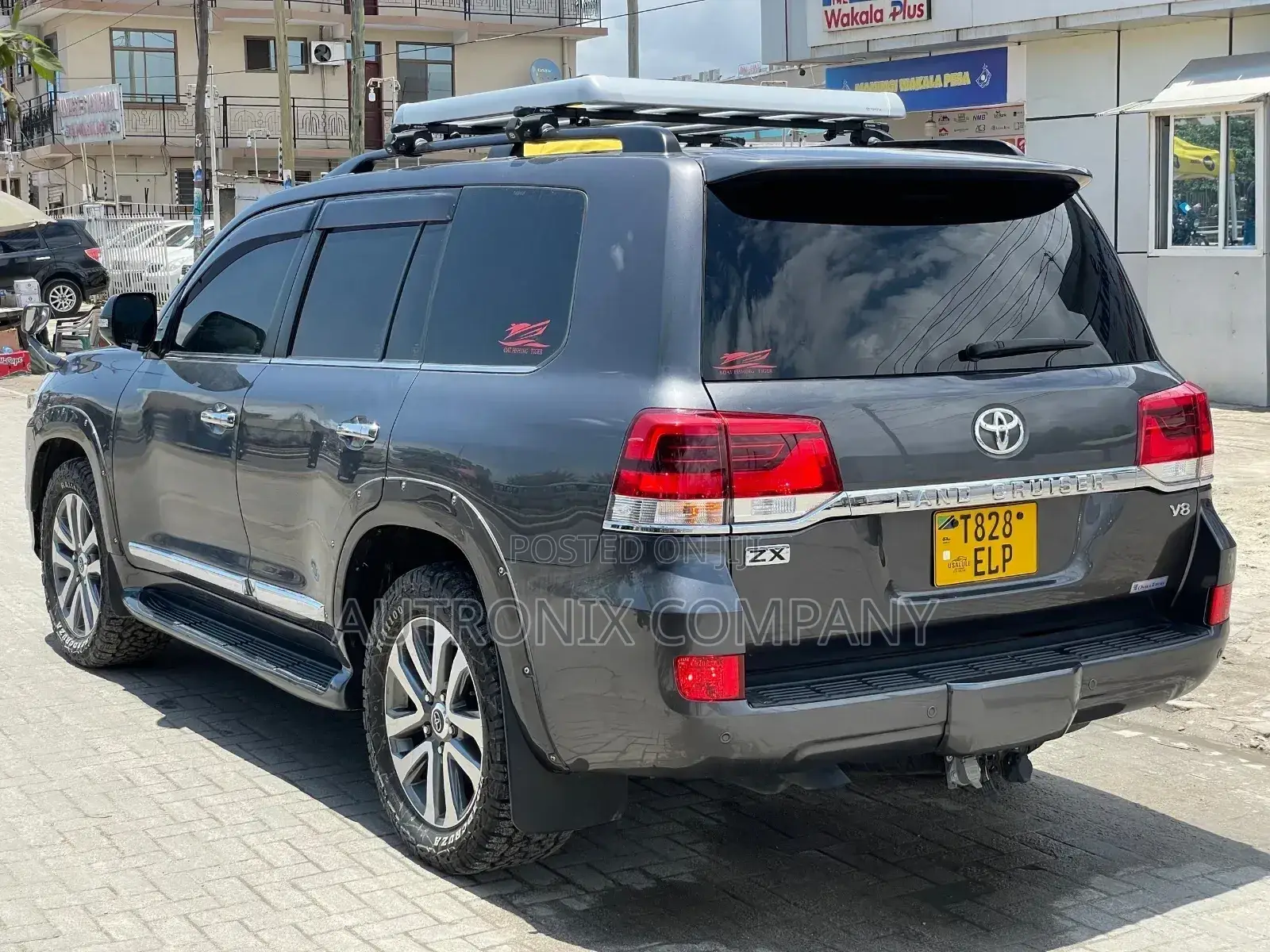 Toyota Land Cruiser 4.6 V8 ZX 2017 Gray