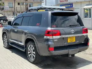 Toyota Land Cruiser 4.6 V8 ZX 2017 Gray