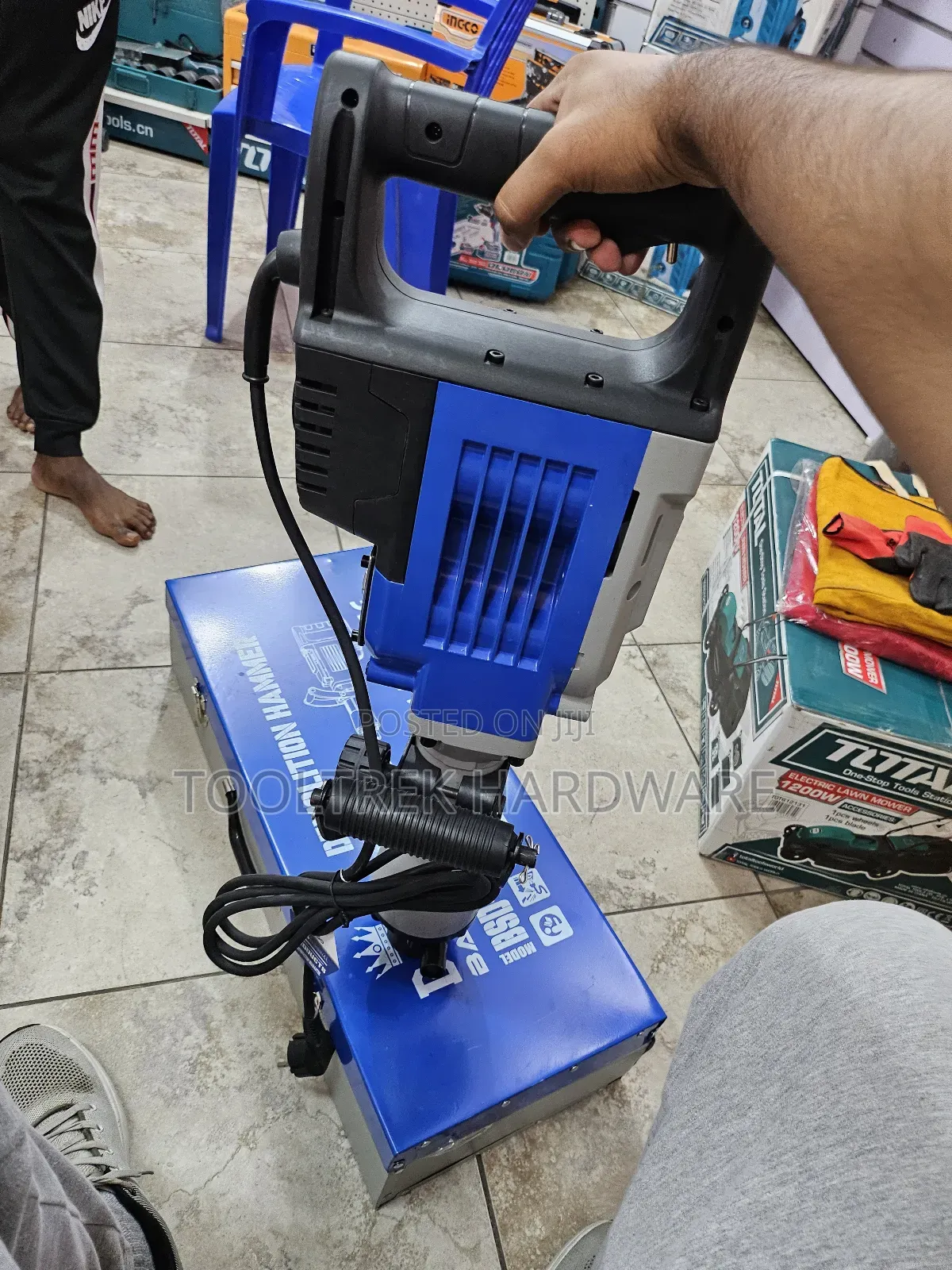 Basoo Demolition Hammer/Dugger 2000w 100a