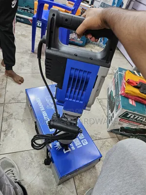 Basoo Demolition Hammer/Dugger 2000w 100a