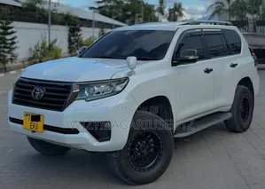 Toyota Land Cruiser Prado 2022 White