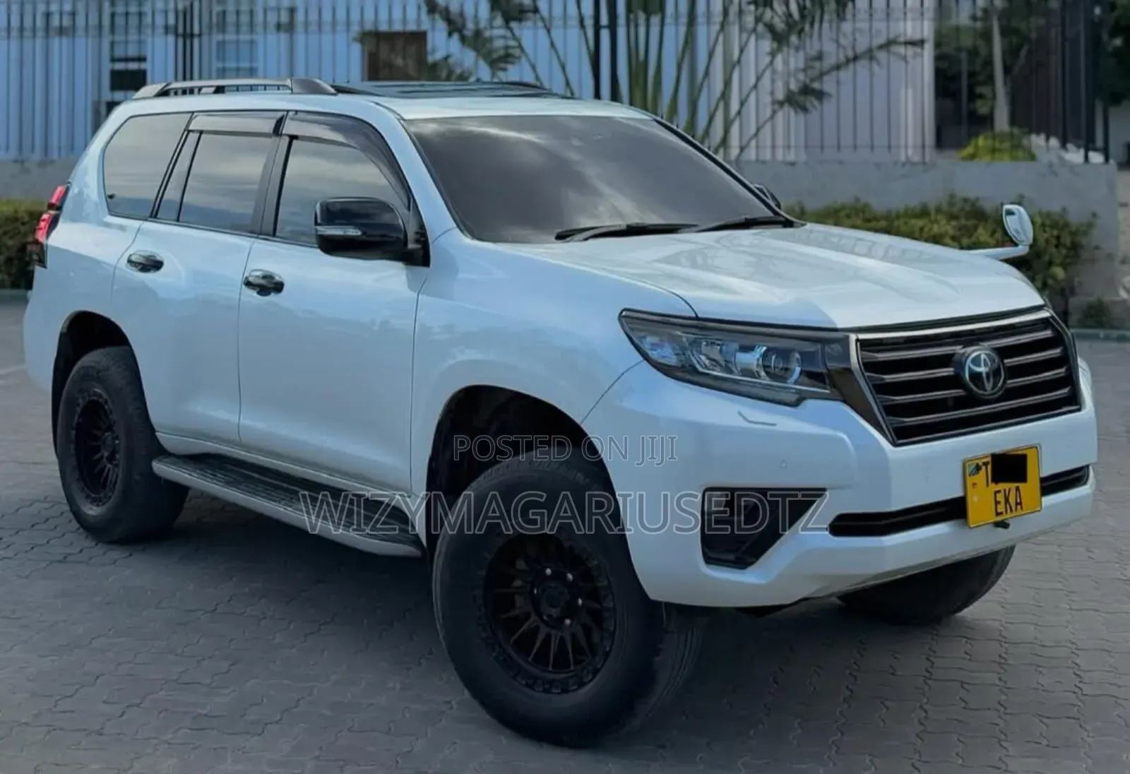 Toyota Land Cruiser Prado 2022 White