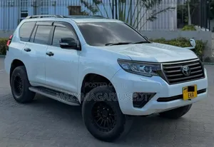 Toyota Land Cruiser Prado 2022 White
