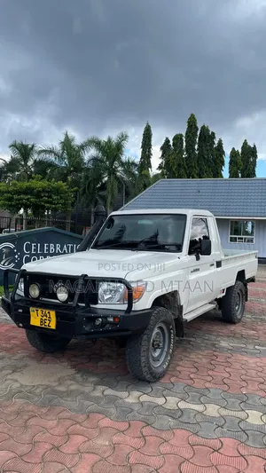 Toyota Land Cruiser 79 Series 2002 White
