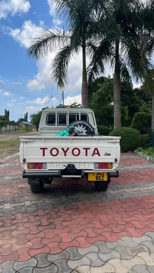 Toyota Land Cruiser 79 Series 2002 White