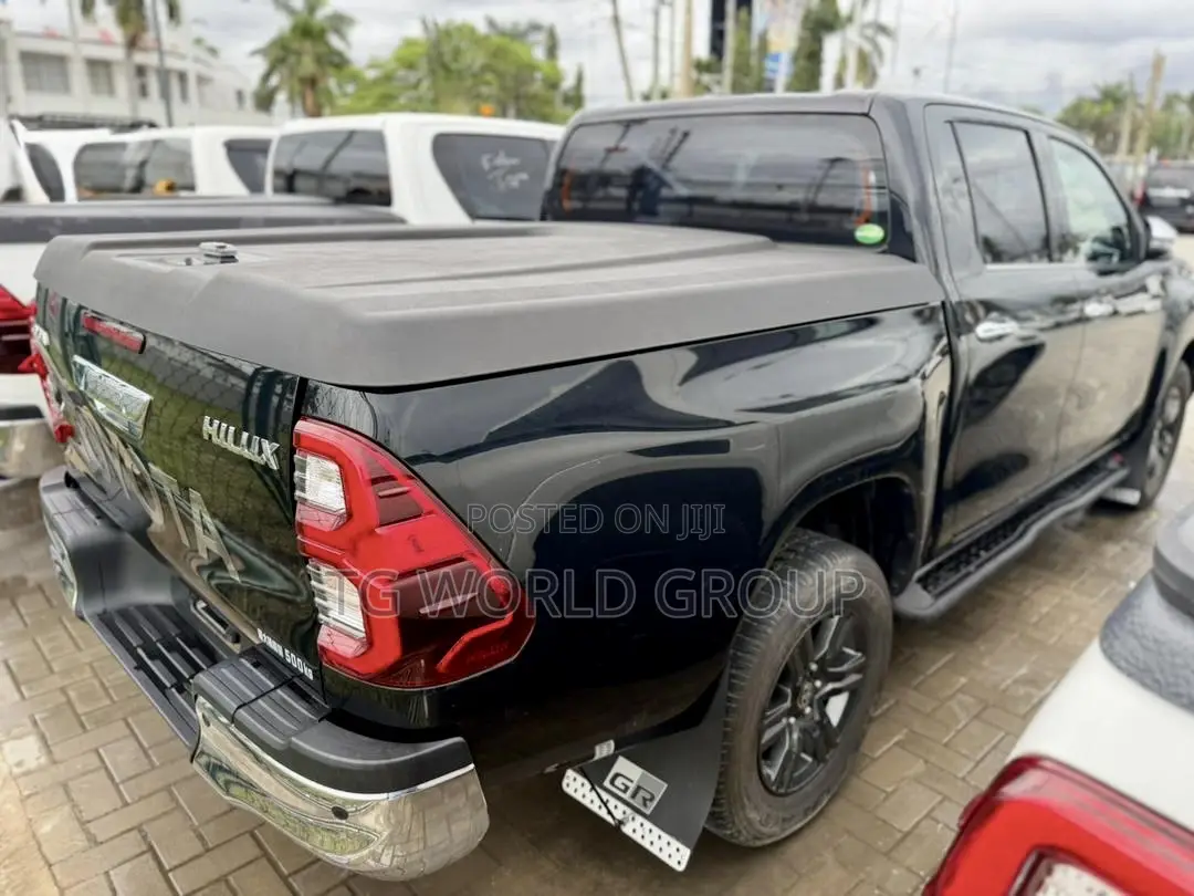 Toyota Hilux Revo Double Cab Petrol 2.7 AWD 2021 Black