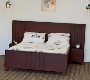 Kitanda Cha Mbao Ngumu Ya Mvule Ni 5/6 Na Bedsides Zake