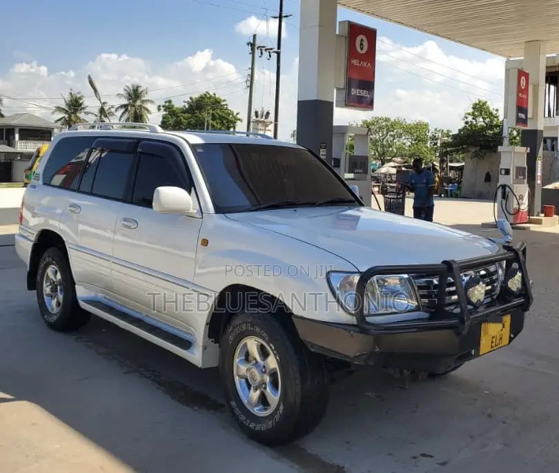 Toyota Land Cruiser 2002 White