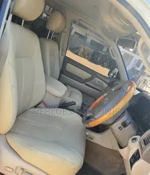 Toyota Land Cruiser 2002 White