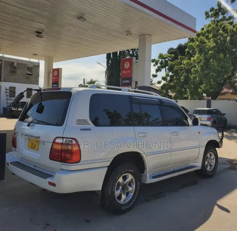 Toyota Land Cruiser 2002 White