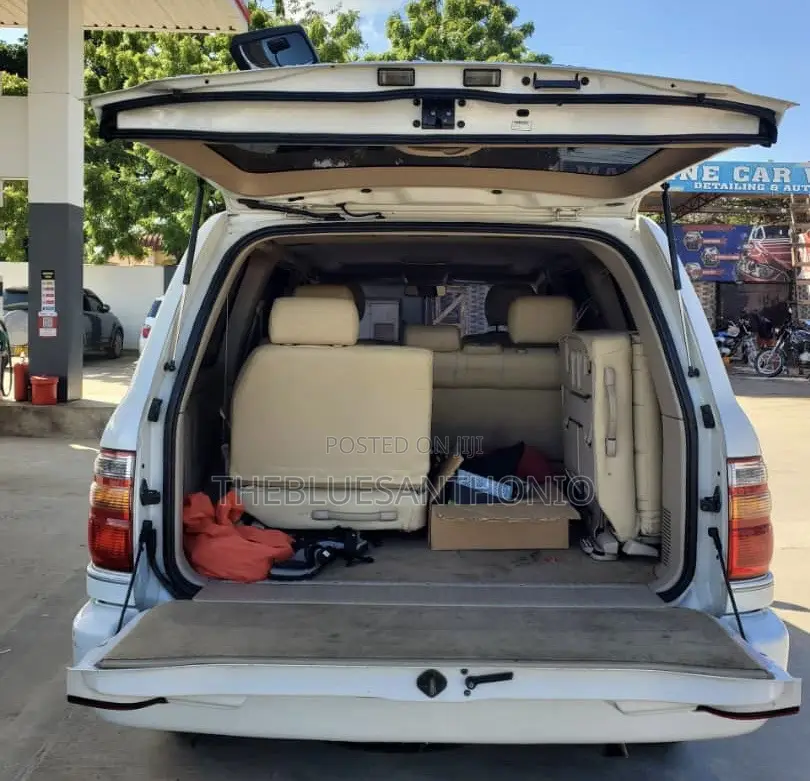 Toyota Land Cruiser 2002 White