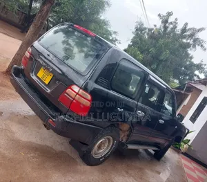 Toyota Land Cruiser 2004 Black