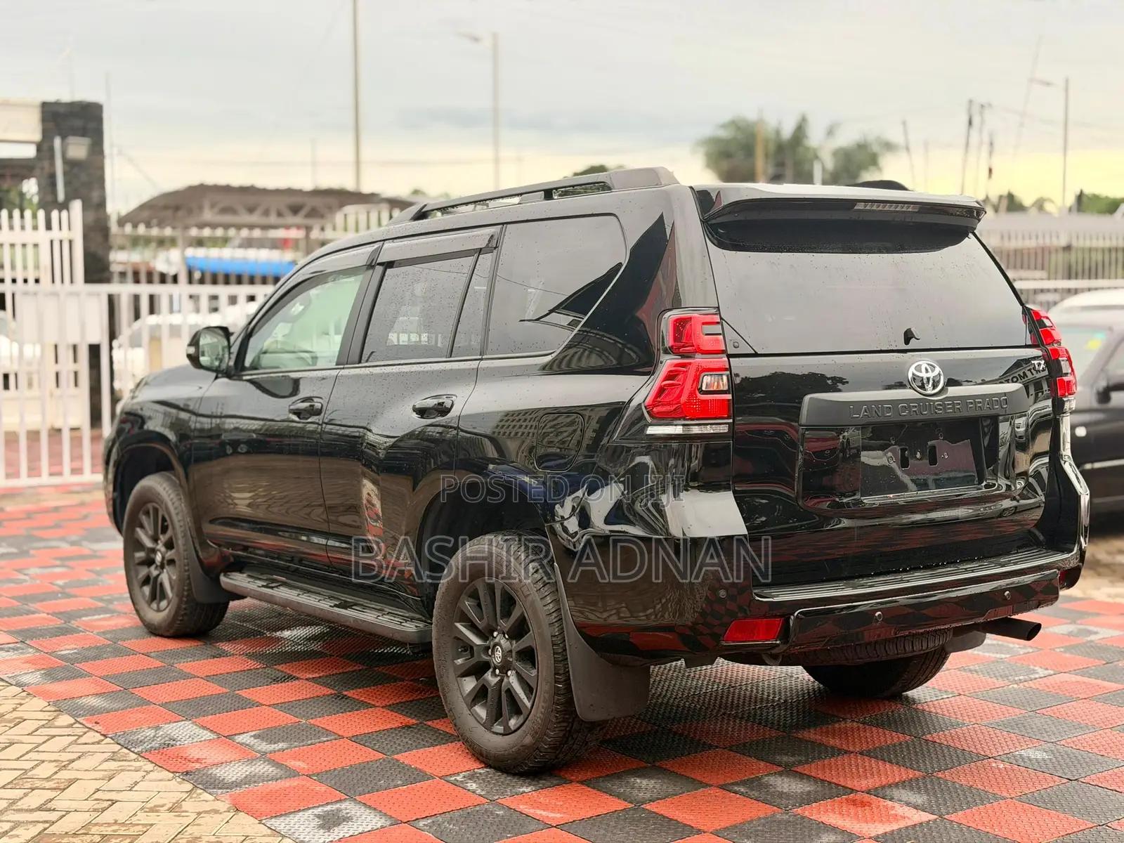 Toyota Land Cruiser Prado 2.7 2023 Matt Black