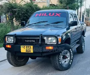 Toyota Hilux 2002 Gray