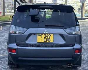 Mitsubishi Outlander 2010 Gray