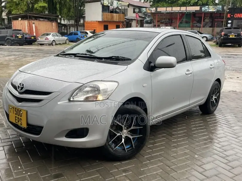 Toyota Belta 2007 Silver