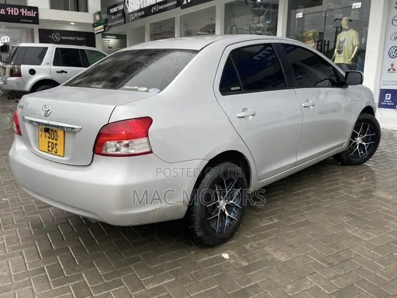 Toyota Belta 2007 Silver
