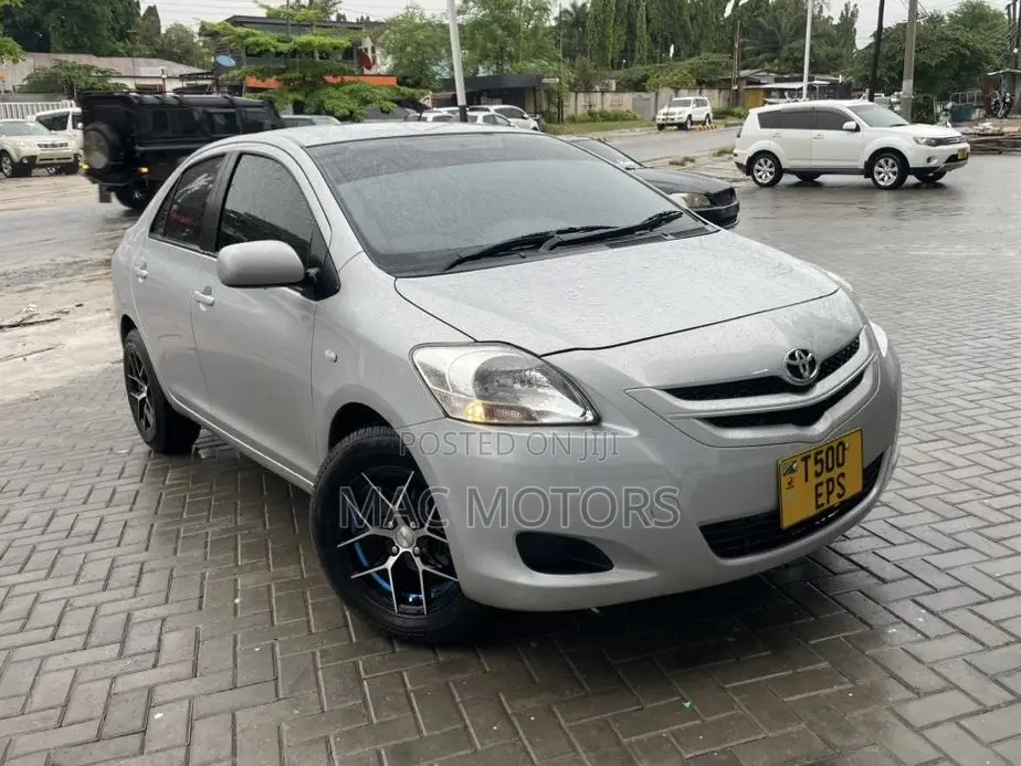 Toyota Belta 2007 Silver