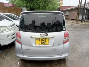 Toyota Ractis 2005 White