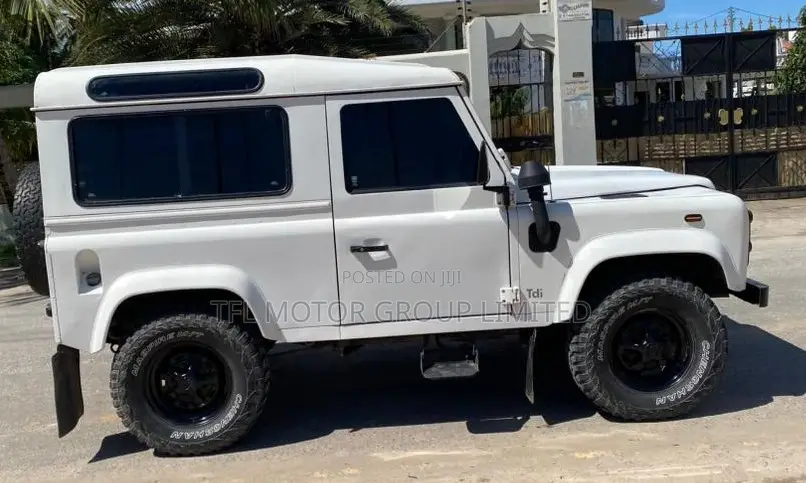 Land Rover Defender Station AWD 1997 White