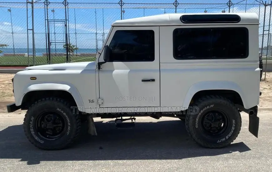 Land Rover Defender Station AWD 1997 White
