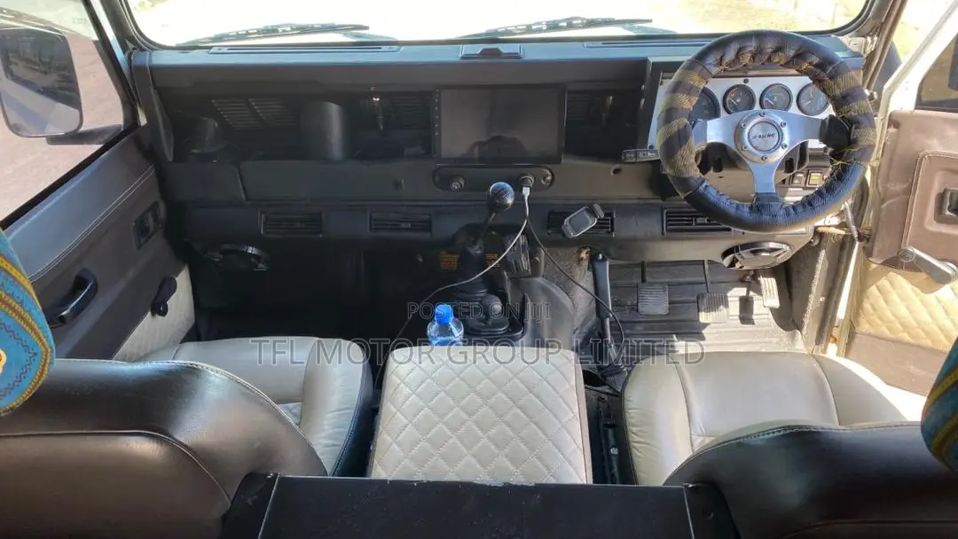 Land Rover Defender Station AWD 1997 White