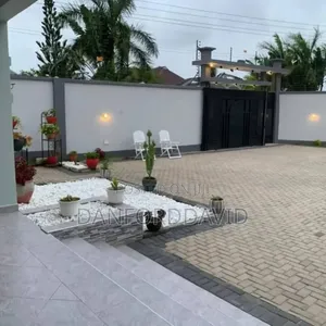 3bdrm Apartment in Kahwa Real Estate, Bunju for rent