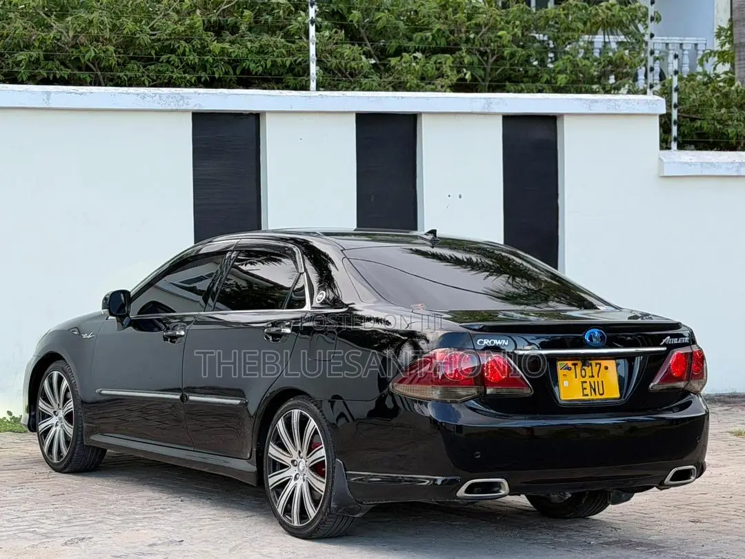 Toyota Crown 2012 Black