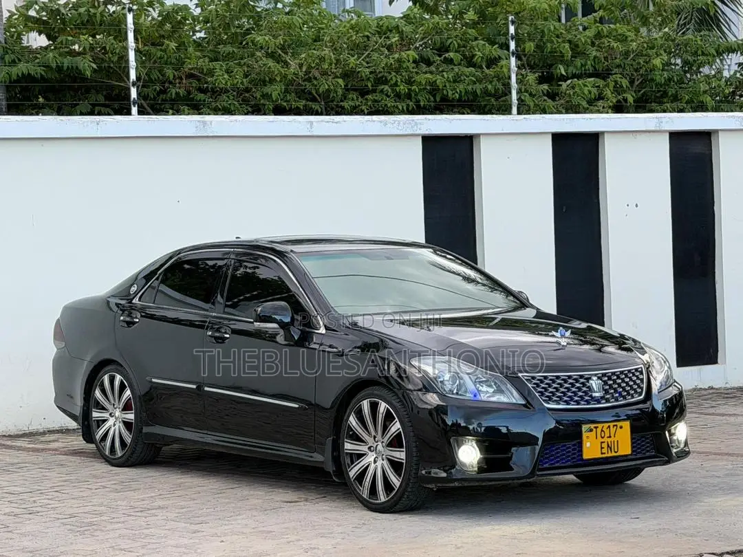 Toyota Crown 2012 Black