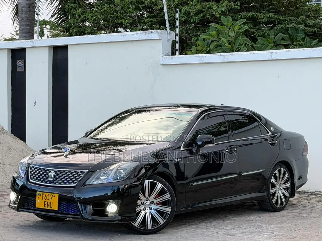 Toyota Crown 2012 Black