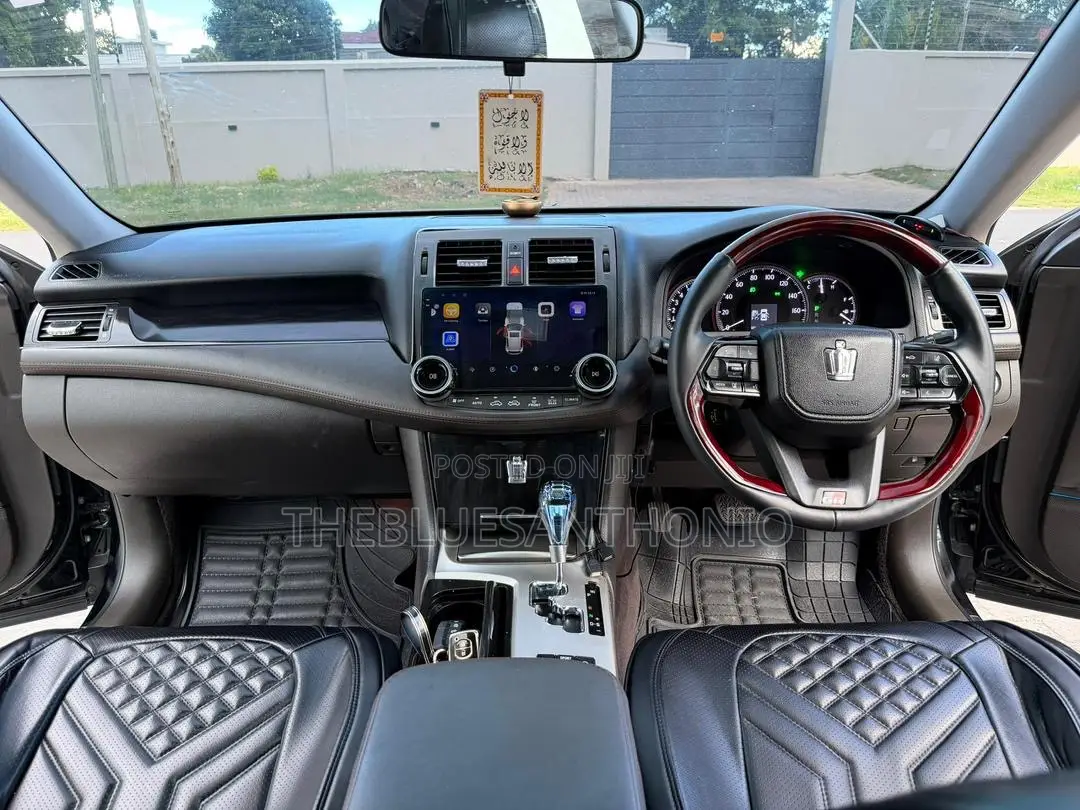 Toyota Crown 2012 Black