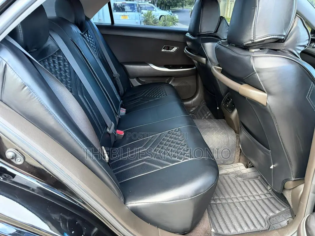 Toyota Crown 2012 Black