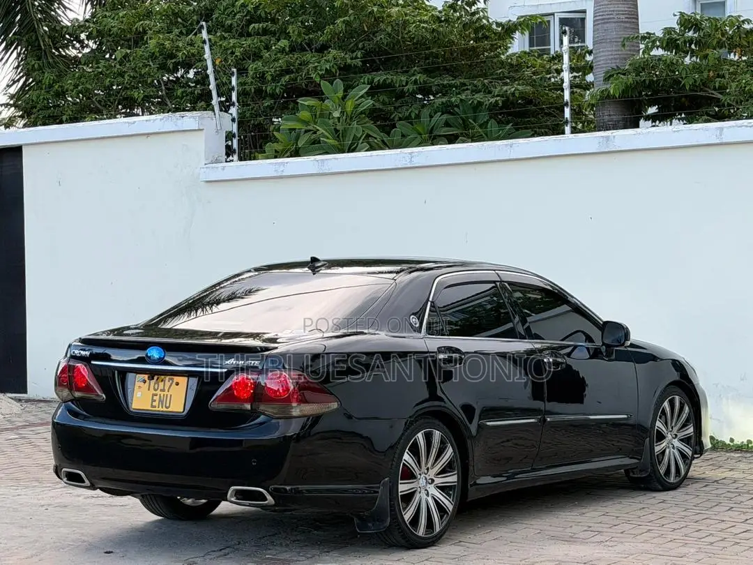 Toyota Crown 2012 Black